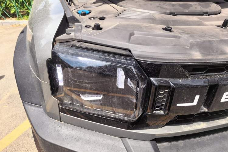 Used JETOUR Traveler 2023 2.0T All-Wheel-Drive CrossPRO Right Front Headlight