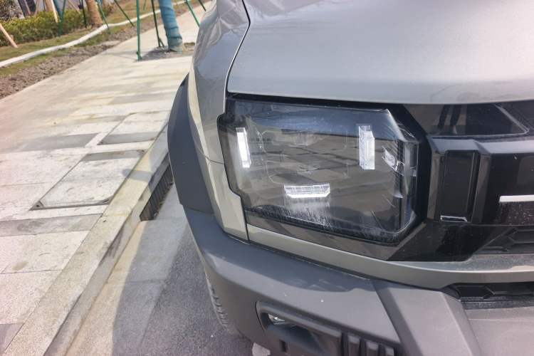 Used JETOUR Traveler 2023 2.0T Four-Wheel Drive Conqueror Right Front Headlight