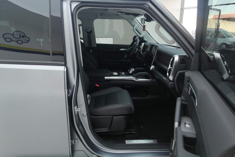 Used JETOUR Traveler 2023 2.0T All-Wheel-Drive CrossPRO Right Front Seat