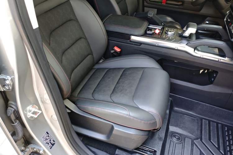 Used JETOUR Traveler 2023 2.0T All-Wheel-Drive CrossPRO Right Front Seat
