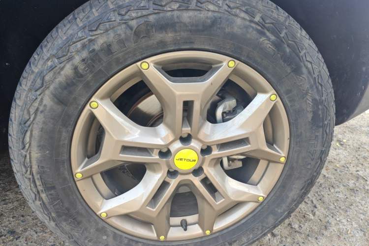 Used JETOUR Traveler 2023 2.0T Four-Wheel Drive Conqueror Right Front Wheel Hub