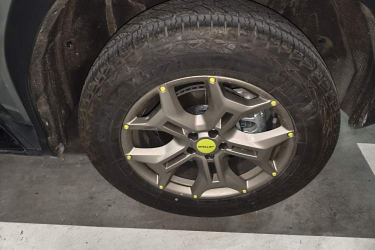 Used JETOUR Traveler 2023 2.0T Four-Wheel Drive Conqueror Right Front Wheel Hub