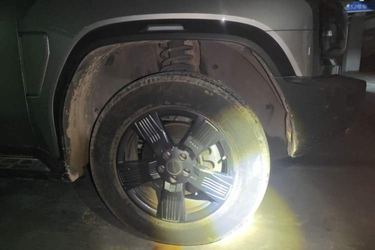 Used JETOUR Traveler 2023 1.5T Two-Wheel Drive Discovery PRO Right Front Wheel Hub