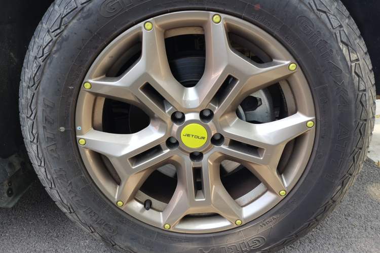Used JETOUR Traveler 2023 2.0T Four-Wheel Drive Conqueror Right Front Wheel Hub