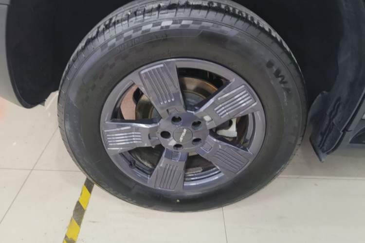 Used JETOUR Traveler 2023 1.5T Two-Wheel Drive Discovery PRO Right Rear Wheel Hub