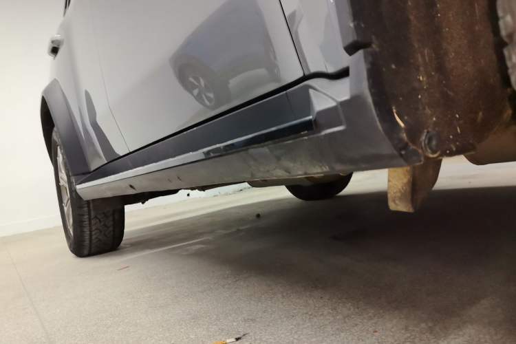 Used JETOUR Traveler 2023 2.0T Four-Wheel Drive Conqueror Right Side Sill