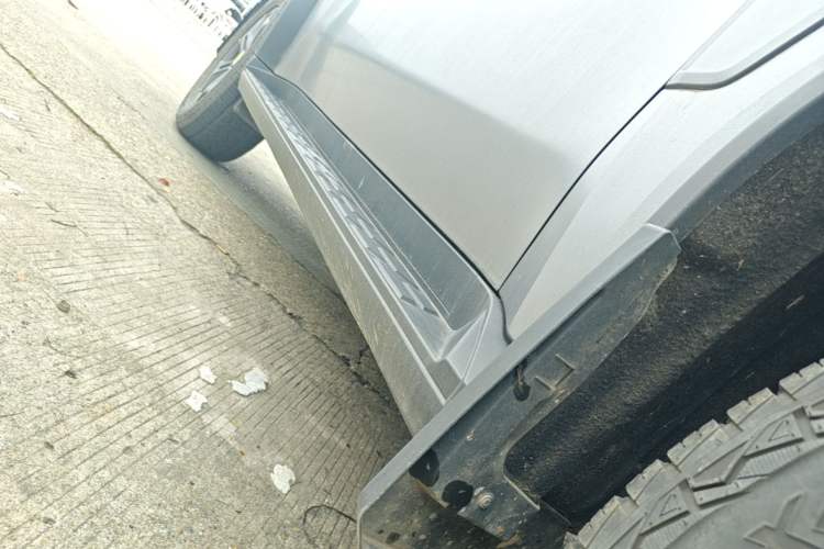 Used JETOUR Traveler 2023 2.0T All-Wheel Drive CrossPRO+ Right Side Sill