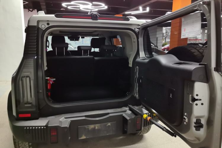 Used JETOUR Traveler 2023 2.0T Four-Wheel Drive Conqueror Trunk