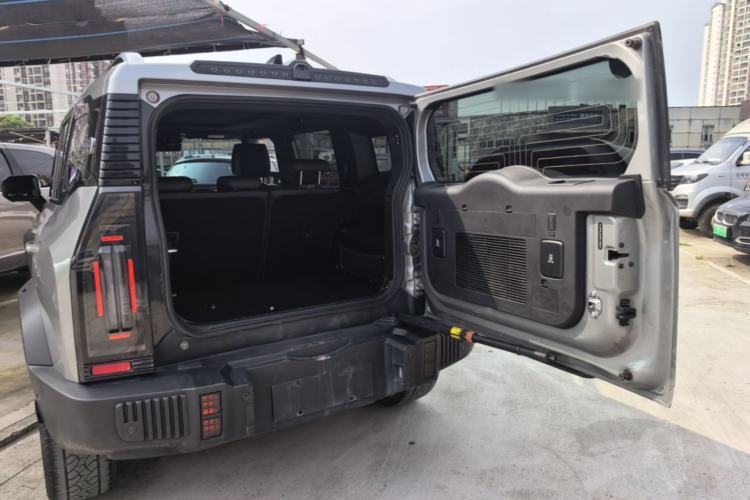 Used JETOUR Traveler 2023 2.0T All-Wheel-Drive CrossPRO Trunk
