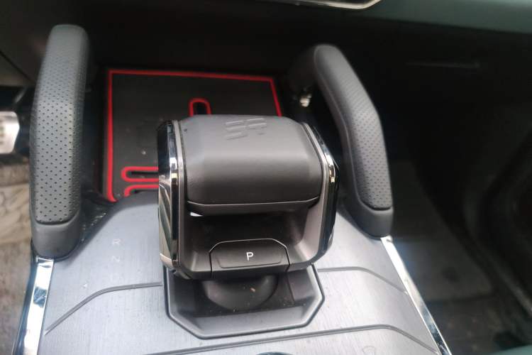 Used JETOUR Traveler 2023 2.0T All-Wheel-Drive CrossPRO Gear Lever