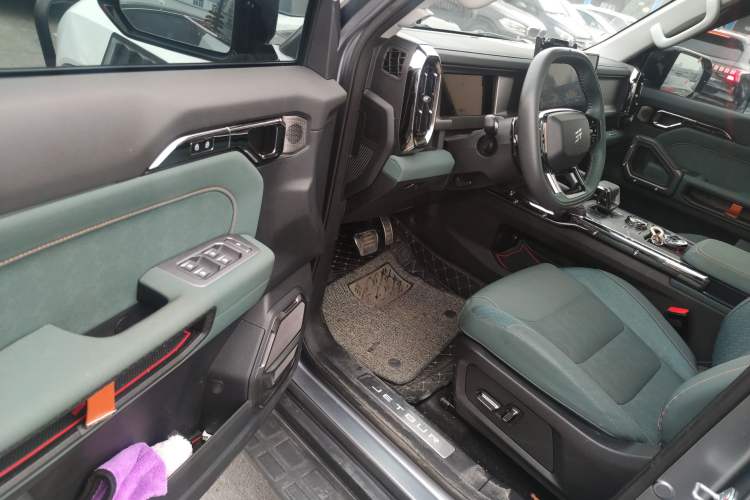 Used JETOUR Traveler 2023 2.0T All-Wheel-Drive CrossPRO Interior 3