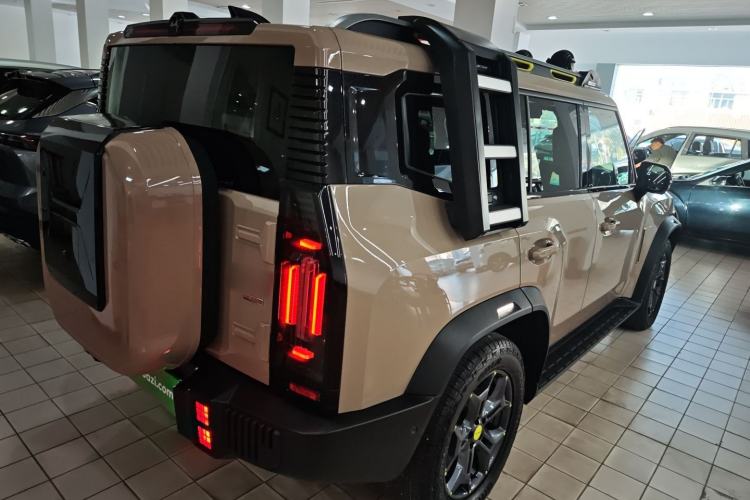 Used JETOUR Traveler 2023 2.0T All-Wheel Drive CrossPRO+ Exterior 5