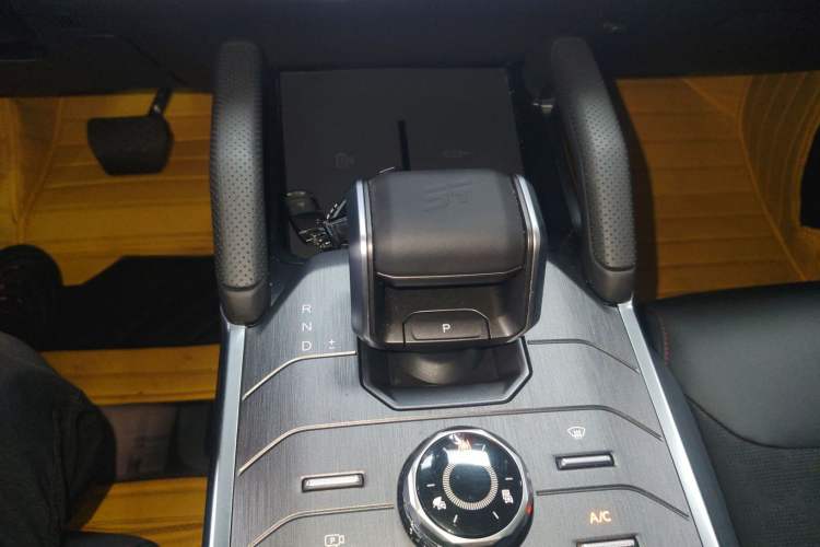 Used JETOUR Traveler 2023 1.5T Two-Wheel Drive Discovery PRO Gear Lever