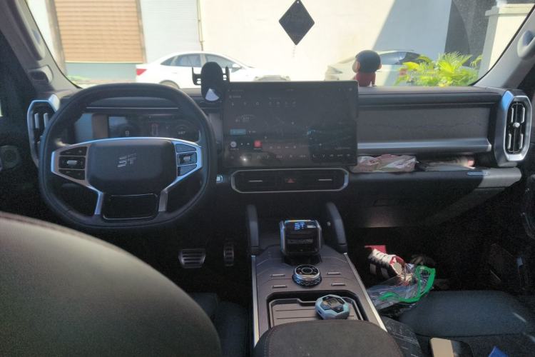 Used JETOUR Traveler 2024 2.0T All-Wheel-Drive CrossPRO+ Entertainment Edition Center Console