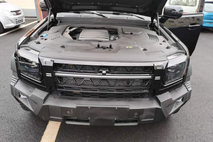 Used JETOUR Traveler 2024 2.0T All-Wheel-Drive Silver Dragon Wings Engine Bay