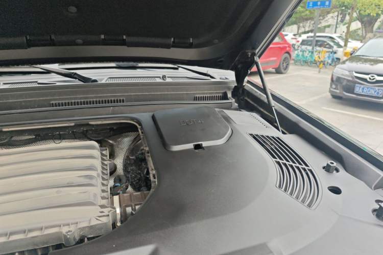 Used JETOUR Traveler 2024 2.0T All-Wheel-Drive CrossPRO Entertainment Edition Engine Bay Left