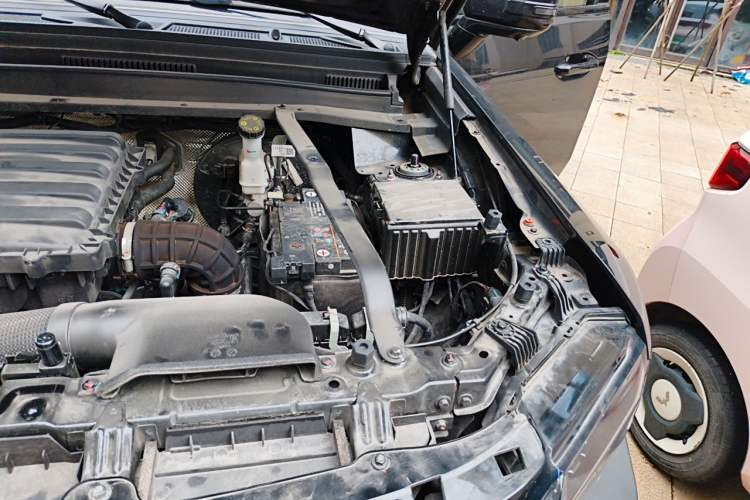 Used JETOUR Traveler 2024 2.0T All-Wheel-Drive CrossPRO Entertainment Edition Engine Bay Left