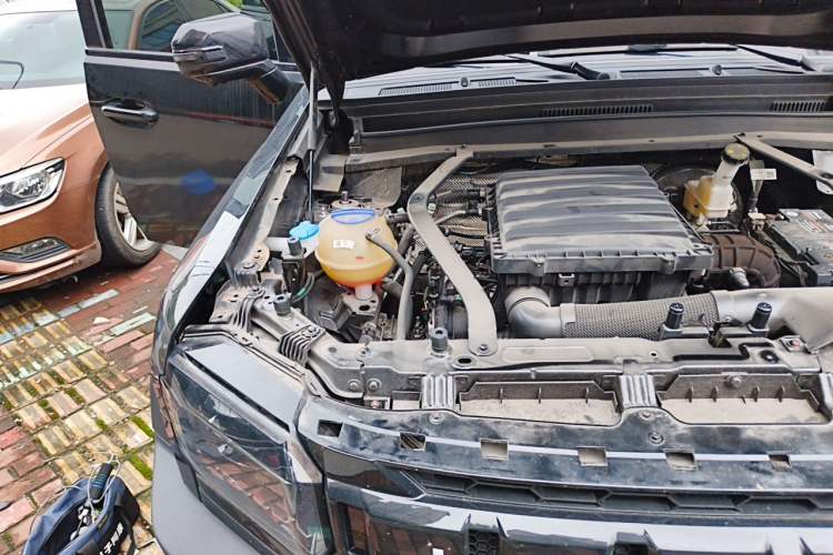 Used JETOUR Traveler 2024 2.0T All-Wheel-Drive CrossPRO Entertainment Edition Engine Bay Right