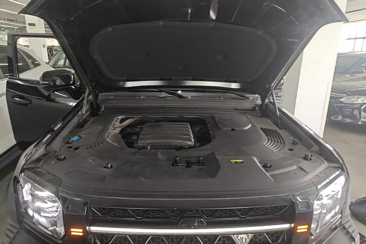Used JETOUR Traveler 2024 2.0T All-Wheel-Drive Silver Dragon Wings Engine Bay