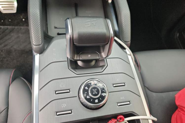 Used JETOUR Traveler 2024 2.0T All-Wheel-Drive CrossPRO+ Entertainment Edition Gear Lever