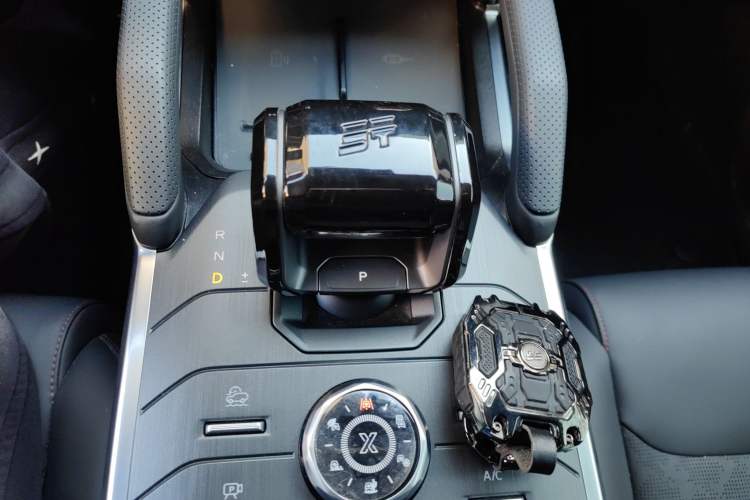 Used JETOUR Traveler 2024 2.0T All-Wheel-Drive CrossPRO Entertainment Edition Gear Lever