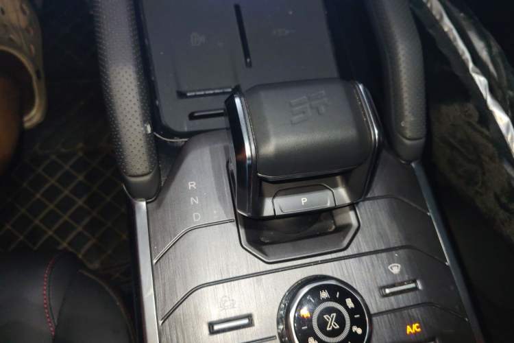 Used JETOUR Traveler 2024 2.0T All-Wheel-Drive CrossPRO Entertainment Edition Gear Lever