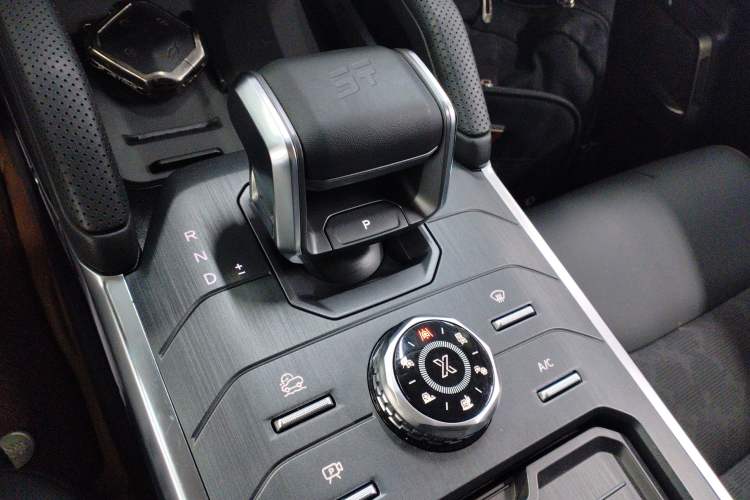 Used JETOUR Traveler 2024 2.0T All-Wheel-Drive CrossPRO Entertainment Edition Gear Lever