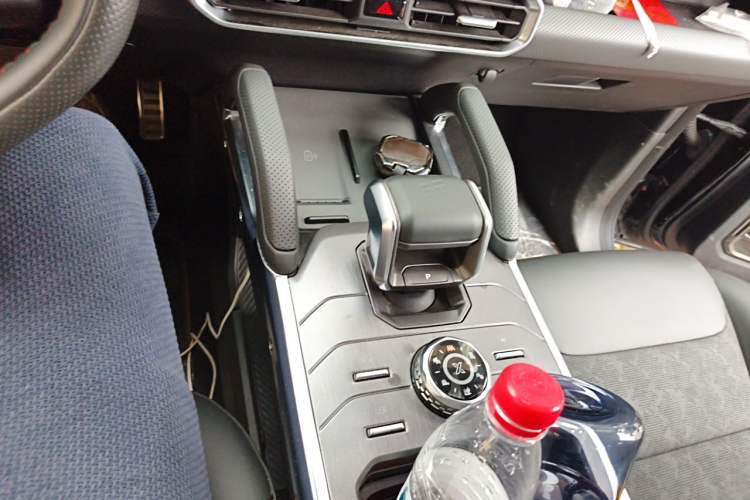Used JETOUR Traveler 2024 2.0T All-Wheel-Drive CrossPRO Entertainment Edition Gear Lever