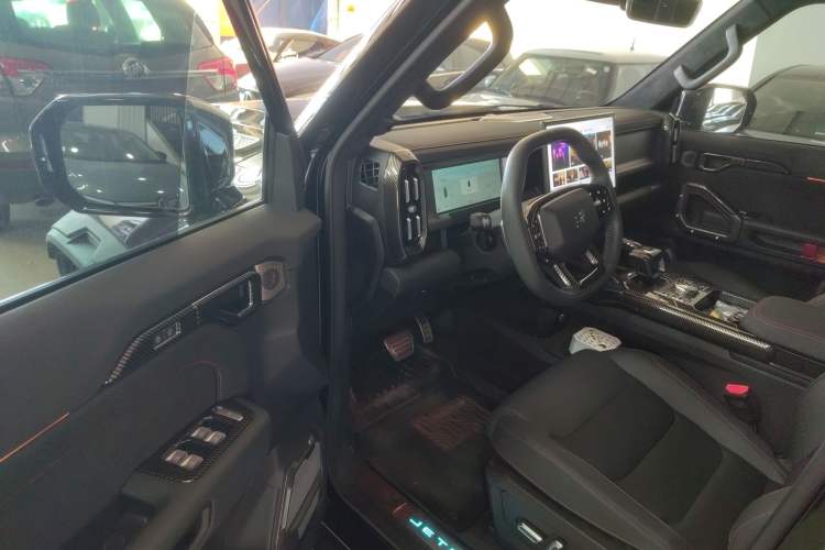 Used JETOUR Traveler 2024 2.0T All-Wheel-Drive Silver Dragon Wings Interior 2