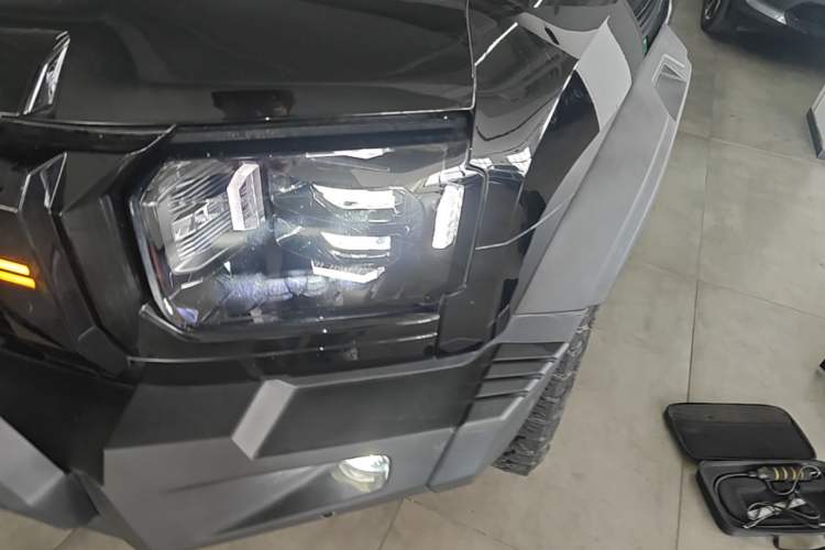 Used JETOUR Traveler 2024 2.0T All-Wheel-Drive Silver Dragon Wings Left Front Headlight