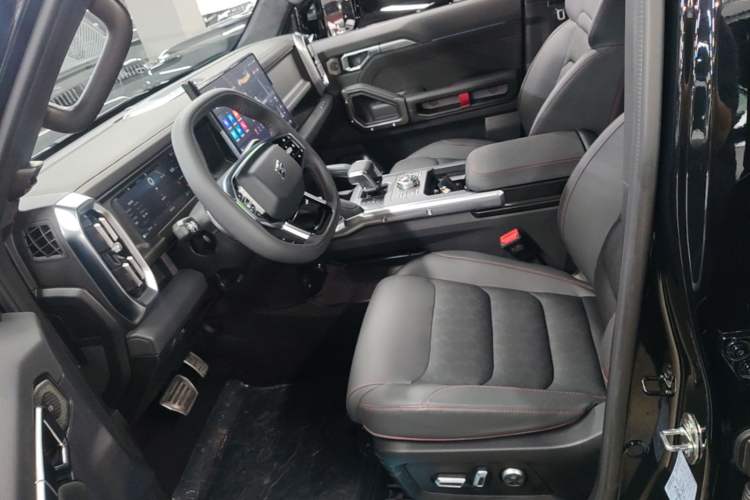 Used JETOUR Traveler 2024 2.0T All-Wheel-Drive Silver Dragon Wings Left Front Seat