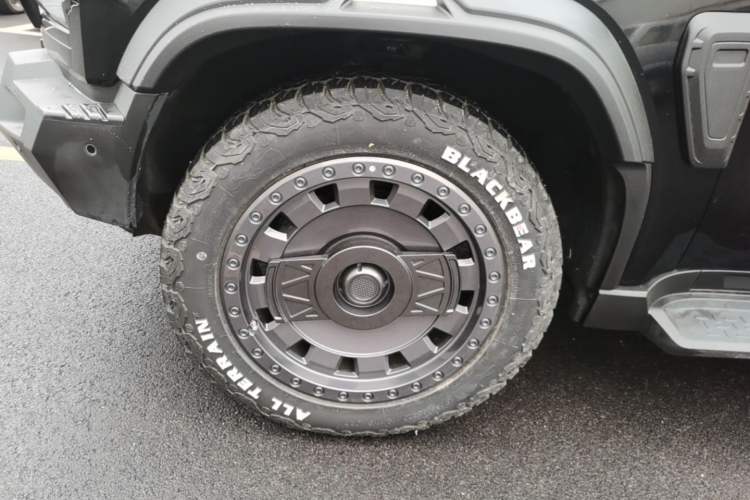 Used JETOUR Traveler 2024 2.0T All-Wheel-Drive Silver Dragon Wings Left Front Wheel Hub