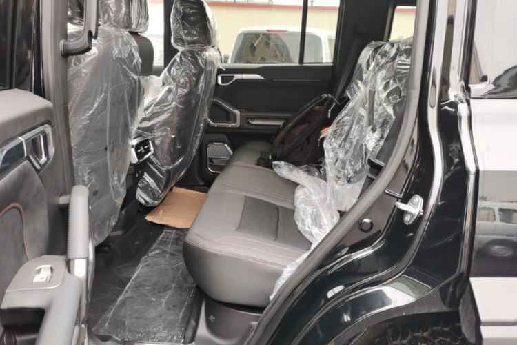 Used JETOUR Traveler 2024 2.0T All-Wheel-Drive Silver Dragon Wings Left Rear Seat