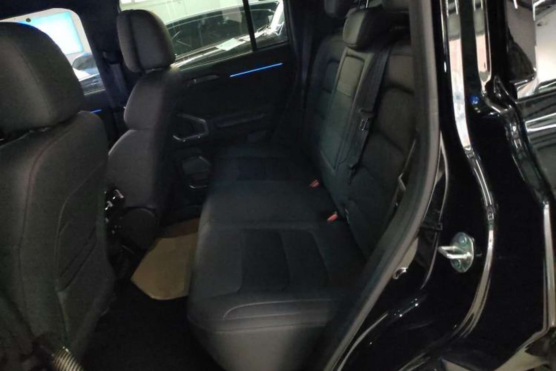 Used JETOUR Traveler 2024 2.0T All-Wheel-Drive Silver Dragon Wings Left Rear Seat