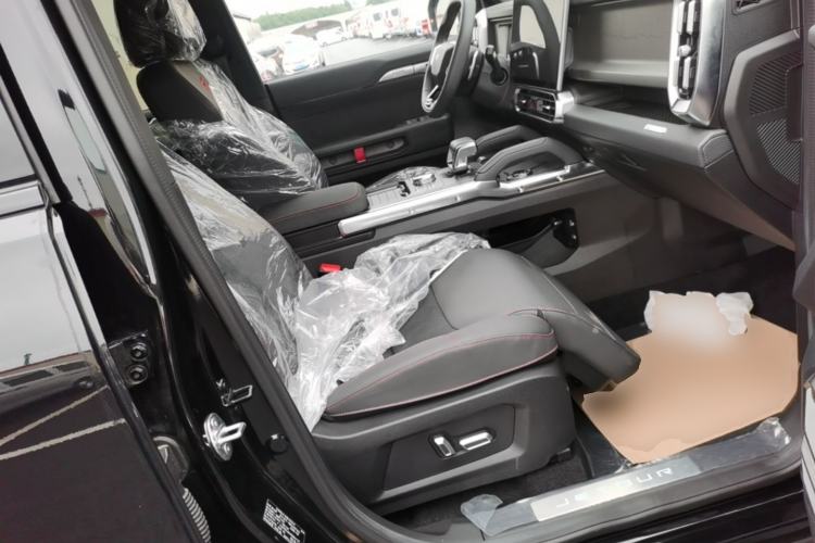 Used JETOUR Traveler 2024 2.0T All-Wheel-Drive Silver Dragon Wings Right Front Seat
