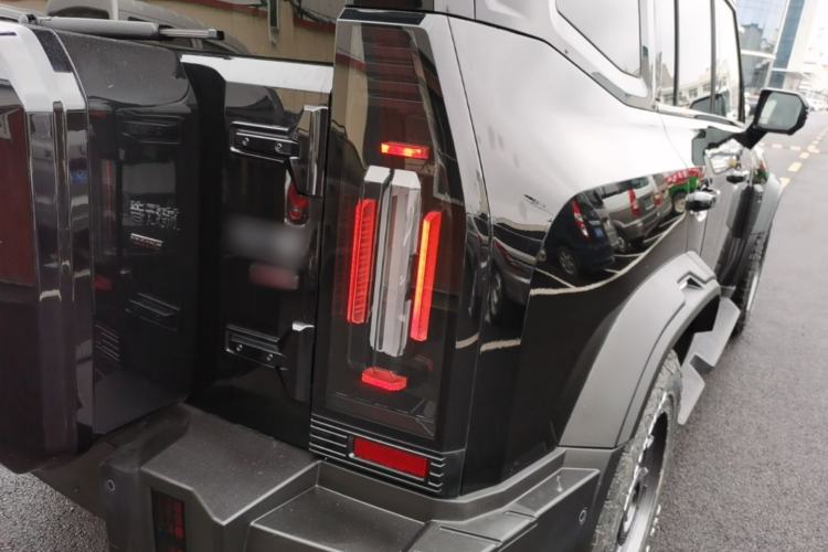 Used JETOUR Traveler 2024 2.0T All-Wheel-Drive Silver Dragon Wings Right Rear Taillight