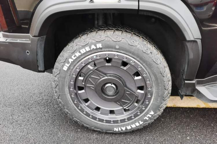 Used JETOUR Traveler 2024 2.0T All-Wheel-Drive Silver Dragon Wings Right Rear Wheel Hub