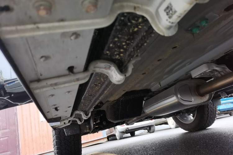 Used JETOUR Traveler 2024 2.0T All-Wheel-Drive Silver Dragon Wings Right Side Sill