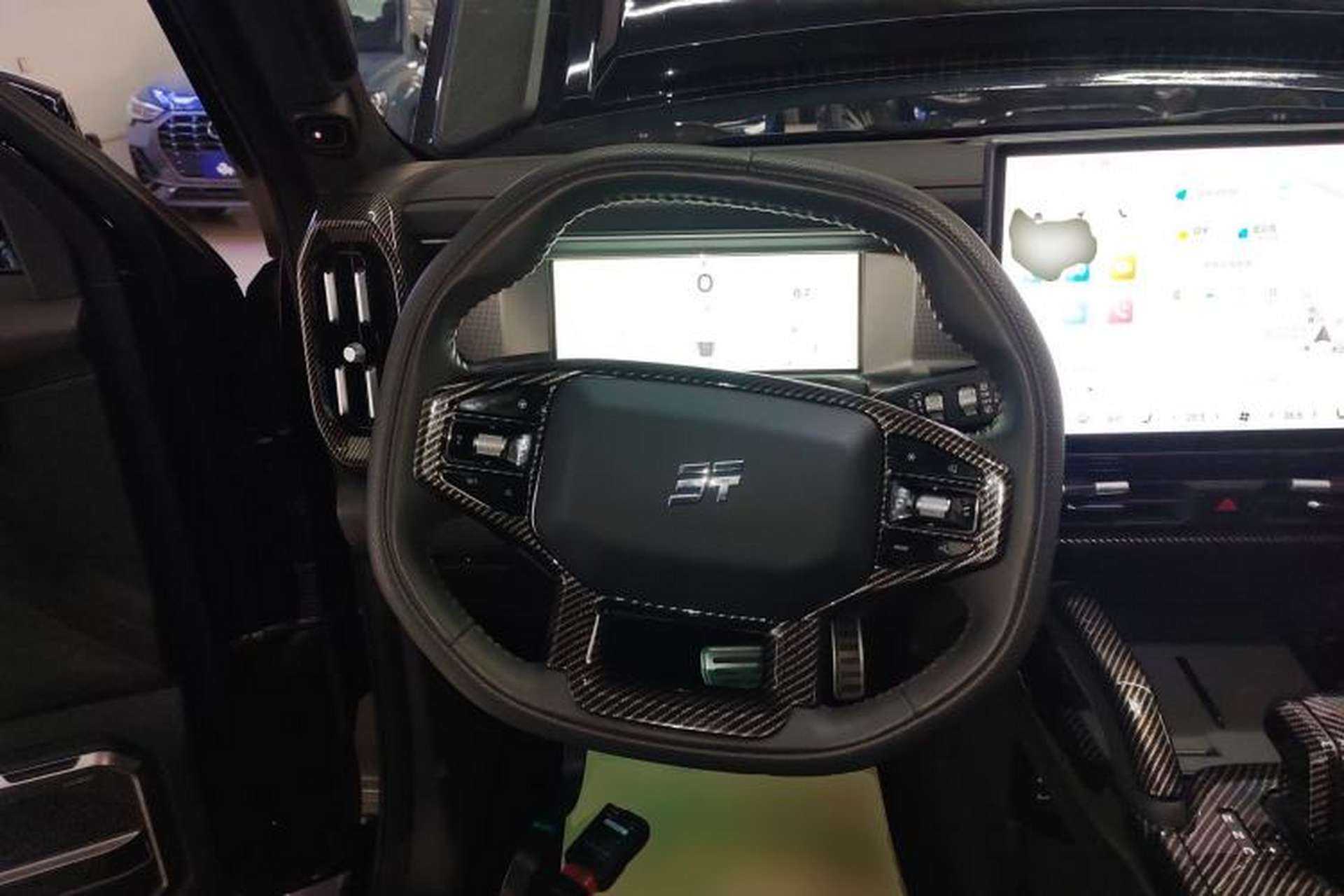 Used JETOUR Traveler 2024 2.0T All-Wheel-Drive Silver Dragon Wings Steering Wheel