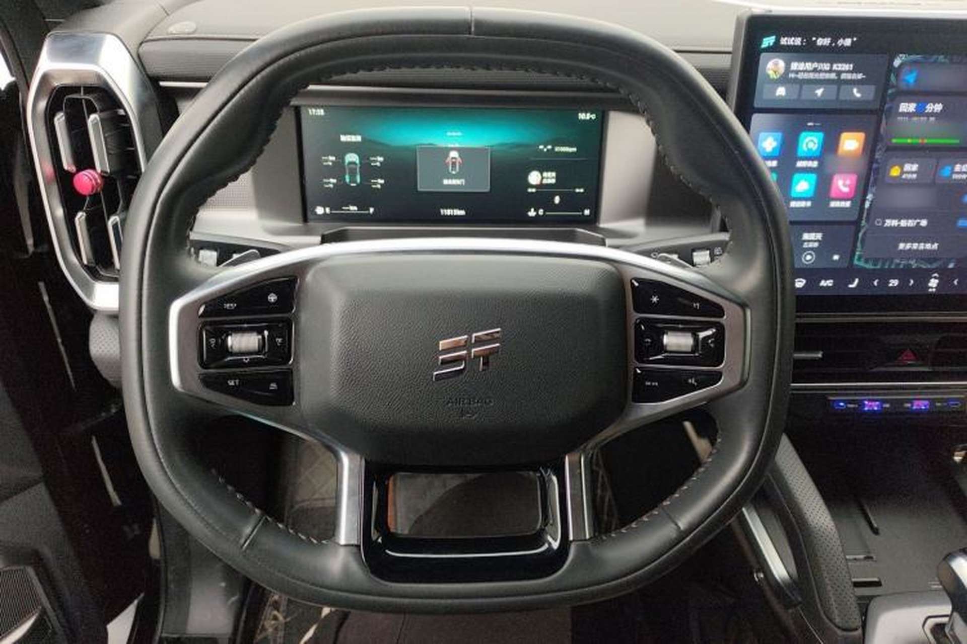 Used JETOUR Traveler 2024 2.0T All-Wheel-Drive Silver Dragon Wings Steering Wheel