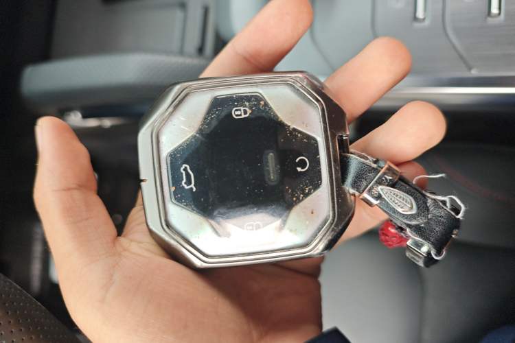Used JETOUR Traveler 2024 2.0T All-Wheel-Drive CrossPRO+ Entertainment Edition Vehicle Key