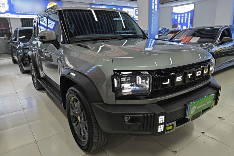 Used JETOUR Traveler 2024 2.0T All-Wheel-Drive CrossPRO Entertainment Edition Front Right 45 Deg