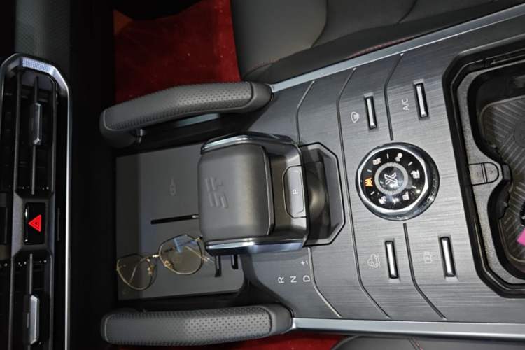 Used JETOUR Traveler 2024 2.0T All-Wheel-Drive CrossPRO Entertainment Edition Gear Lever