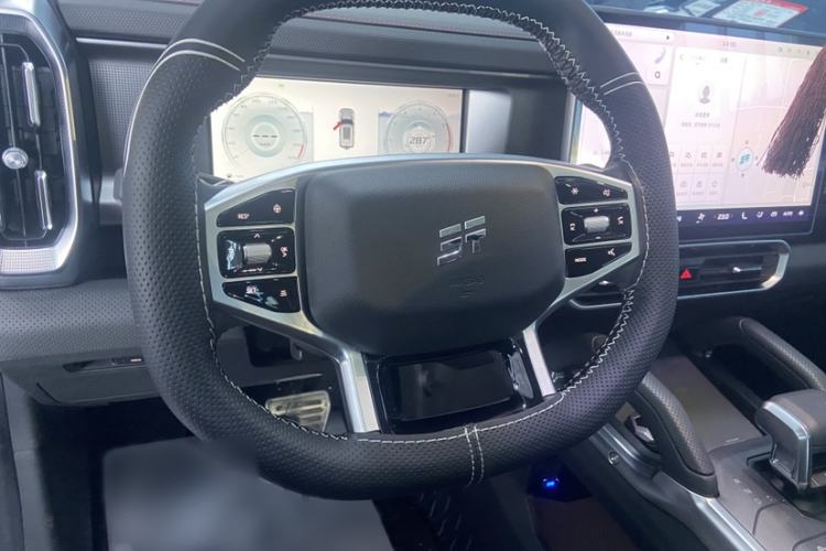 Used JETOUR Traveler 2024 2.0T All-Wheel-Drive CrossPRO Entertainment Edition Interior 3