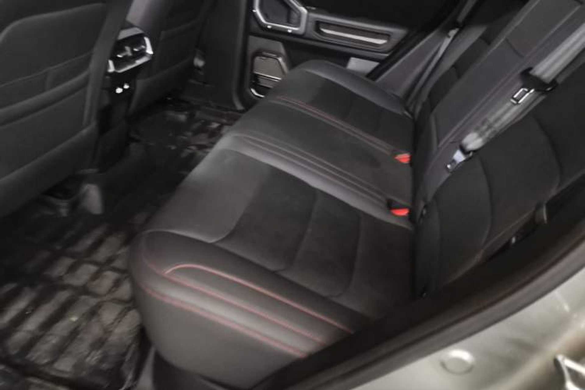 Used JETOUR Traveler 2024 2.0T All-Wheel-Drive Silver Dragon Wings Left Rear Seat