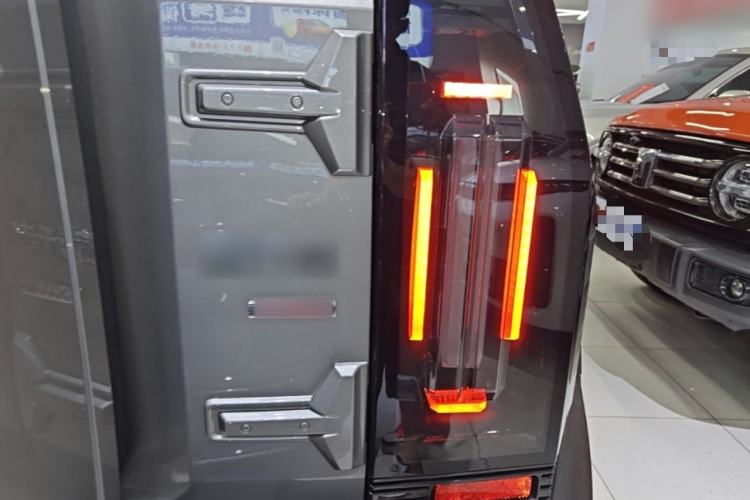 Used JETOUR Traveler 2024 2.0T All-Wheel-Drive CrossPRO Entertainment Edition Right Rear Taillight