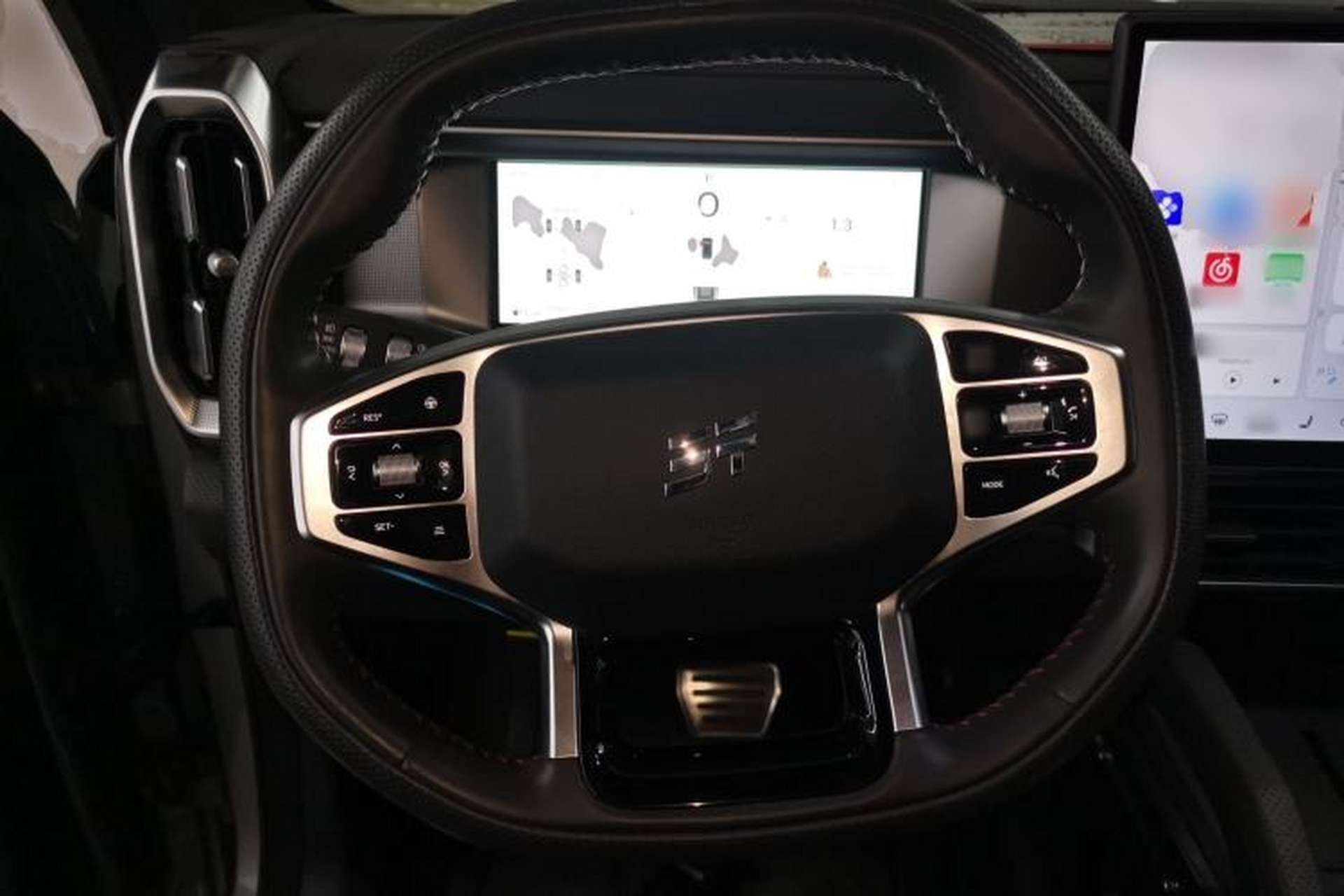 Used JETOUR Traveler 2024 2.0T All-Wheel-Drive Silver Dragon Wings Steering Wheel