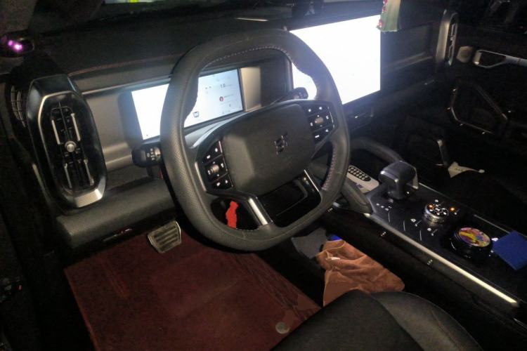 Used JETOUR Traveler 2024 2.0T All-Wheel-Drive CrossPRO+ Entertainment Edition Center Console