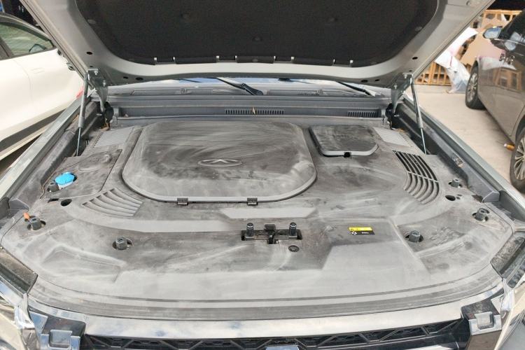 Used JETOUR Traveler 2024 2.0T All-Wheel-Drive Silver Dragon Wings Engine Bay