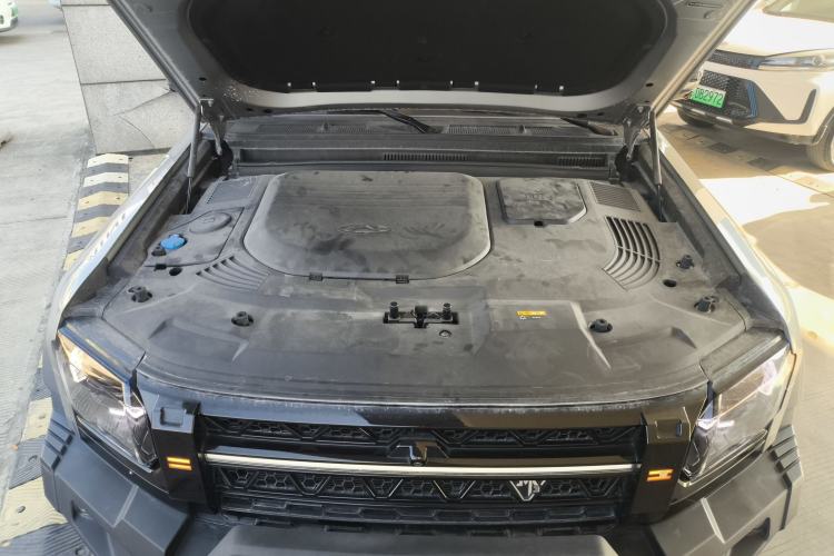 Used JETOUR Traveler 2024 2.0T All-Wheel-Drive Silver Dragon Wings Engine Bay